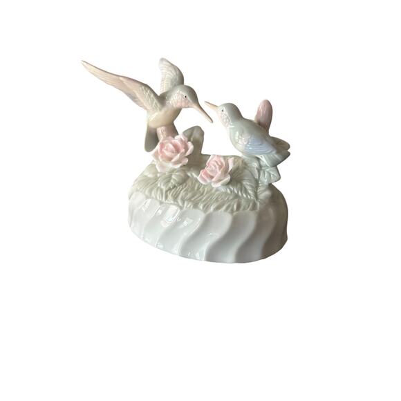 OCI Omnibus Other - Vintage OCI Omnibus Hummingbird Porcelain Music Box Pink Roses Taiwan